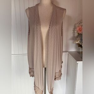 Open Sleeveless Striped Cardigan with Crochet Lace Bottom Trim